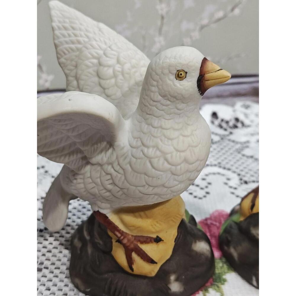 Vintage 2 Doves Figurines White Fine Porcelain Floral Base 5.5" Bird Collectible - Picture 4 of 14